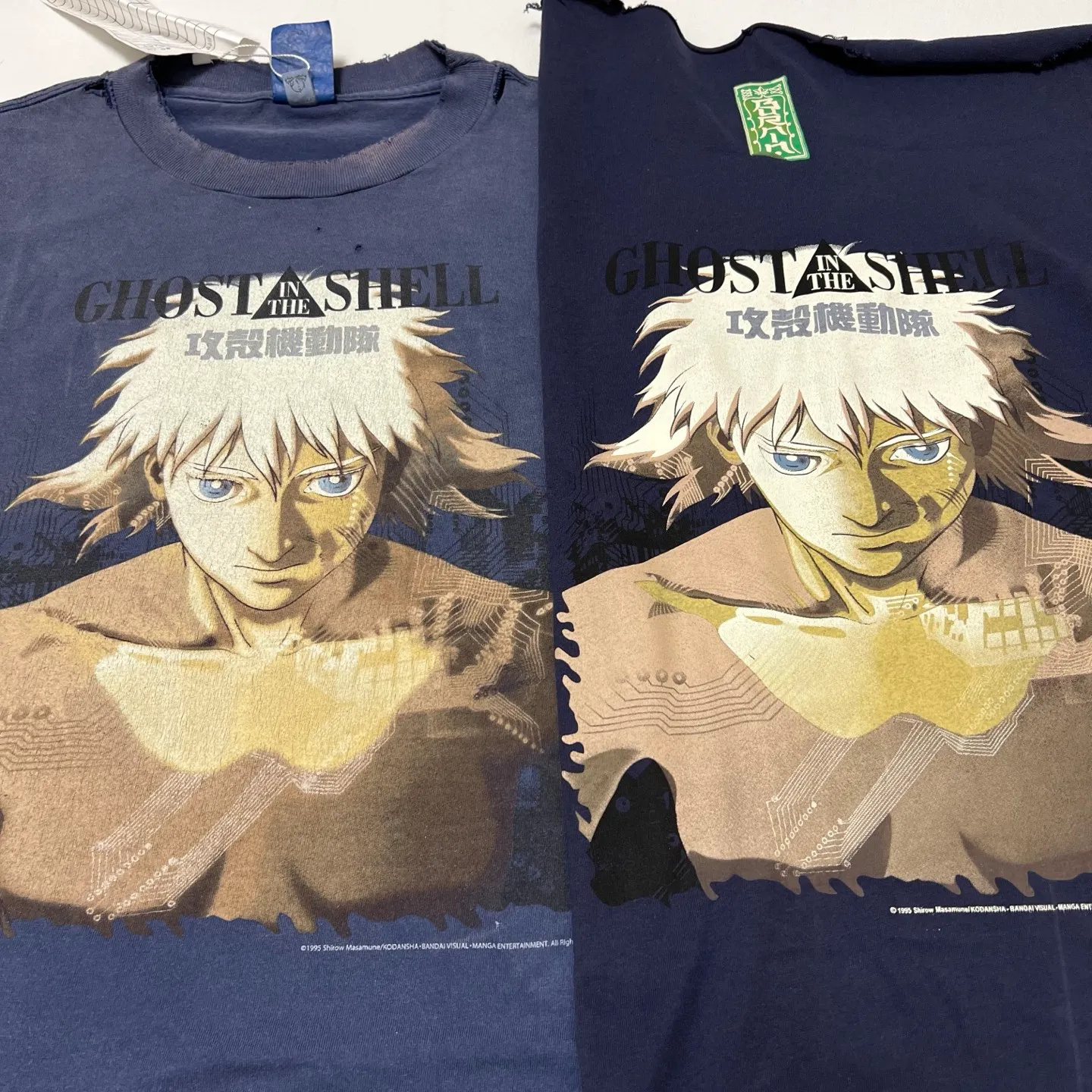 Printing and proofing comparison SAINT Mxxxxxx × Ghost in the Shell GS_SS TEE/GST IN THE SHELL/NVY Ghost in the Shell co-branded distressed short-sleeves White-haired plain character TEE Washed blue S-XL Look for the cylindrical fabric without side seams The open width is almost boring Asut ready-made garments are dyed The whole piece is sprayed with maroon The collar and cuffs are frayed Many places are torn Customized joint main mark/wash mark/with little angel anti-counterfeiting mark